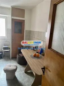 Apartament 2 camere  PANDURI stradal,vedere spate - foto 3