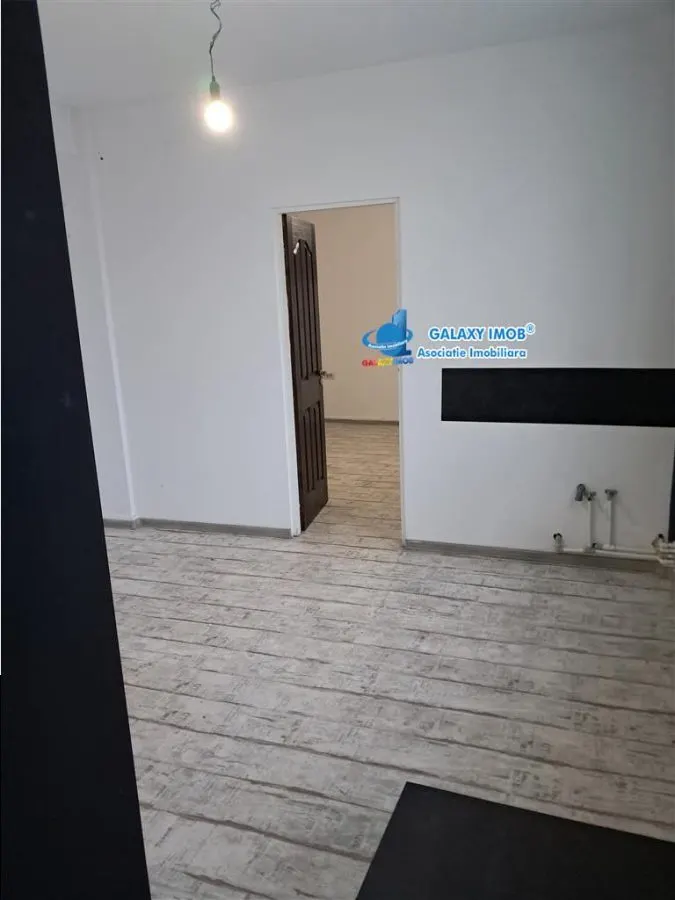De Inchiriat Spatiu 100 mp  PARTER  NORD- stradal - foto 5