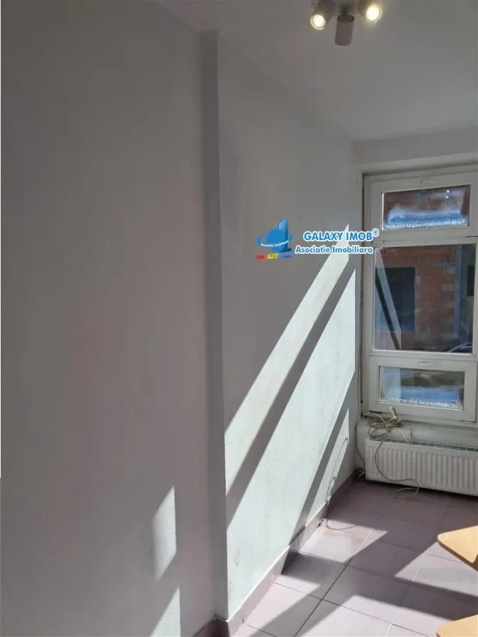 De Inchiriat Spatiu 75 mp  PARTER  central- stradal - foto 4