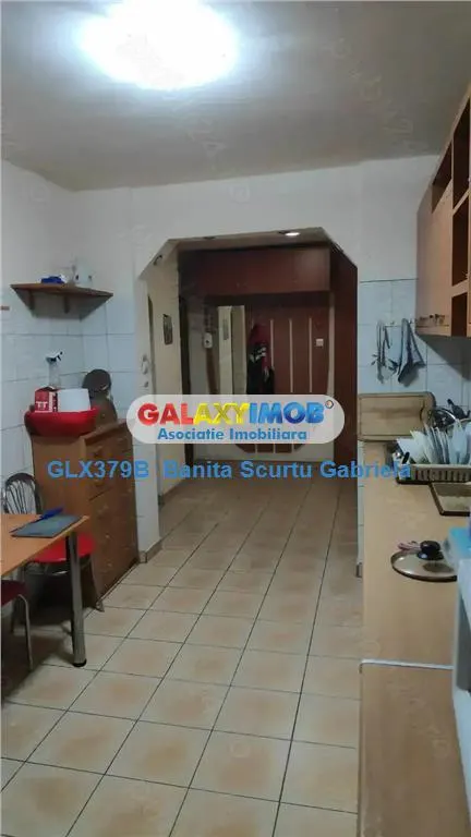 Vanzare apart 4 camere,etaj 2 din 8 zona Pantelimon - foto 1