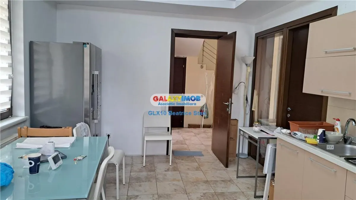 Vila foarte frumoasa langa  PALATUL si LACUL MOGOSOAIA - foto 12
