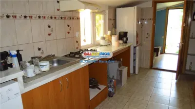Curtesti, Botosani , Teren generos cu casa si anexa! - foto 2