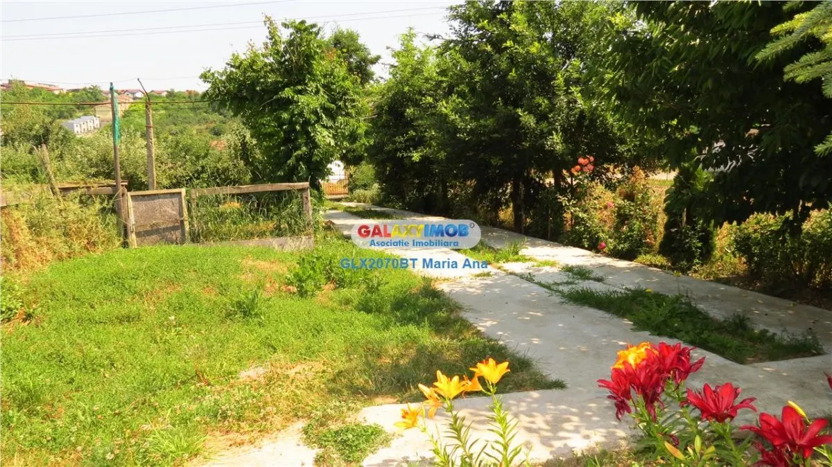 Curtesti, Botosani , Teren generos cu casa si anexa! - foto 9