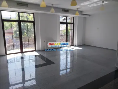 De Inchiriat Spatiu Comercial 280 mp  Central- etaj 1 - foto 3