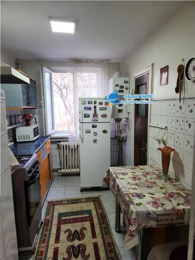 Apartament 4 camere decomandat Antiaeriana - foto 3