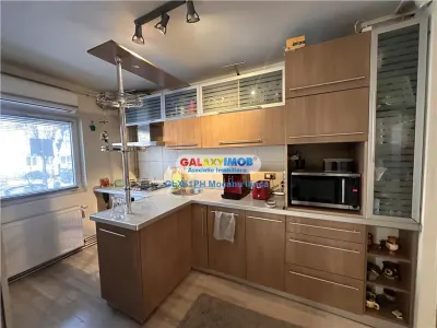 Inchiriere apartament 4 camere, in Ploiesti, zona 9 Mai - foto 2