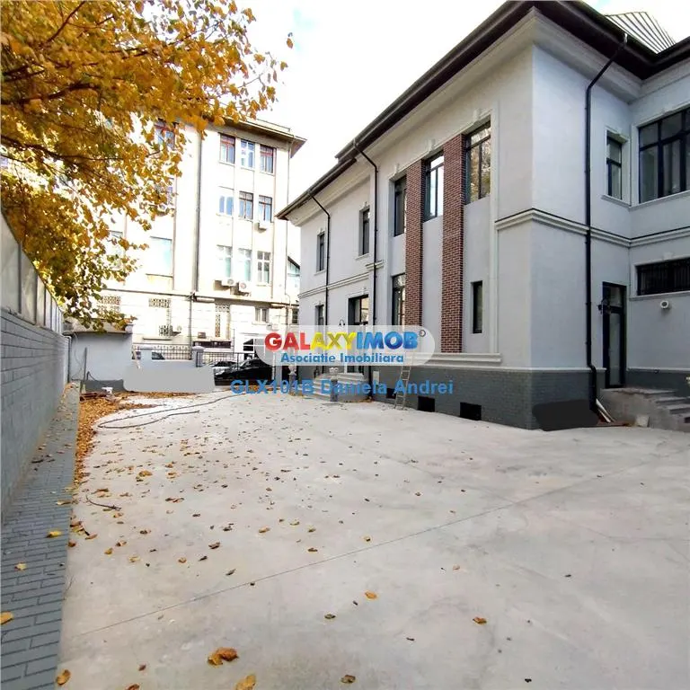 De vanzare VILA cu 26 camere + TEREN 450 mp ULTRACENTRAL 2800000 EURO - foto 1