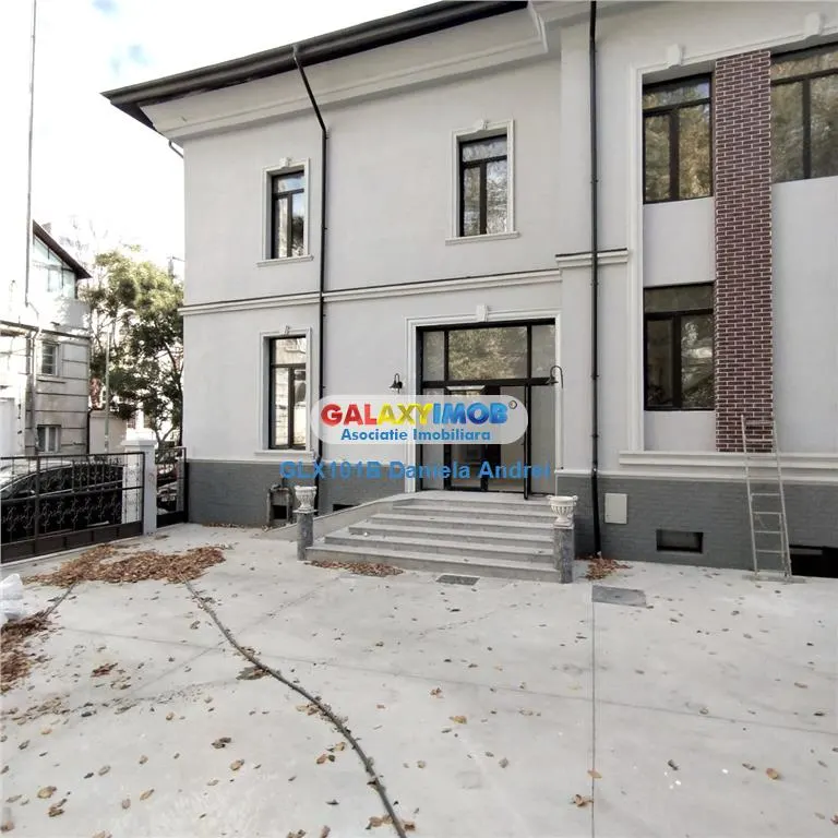De vanzare VILA cu 26 camere + TEREN 450 mp ULTRACENTRAL 2800000 EURO - foto 6
