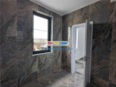 Aparatorii Patriei vila P+1,5 camere,an 2023 - foto 5