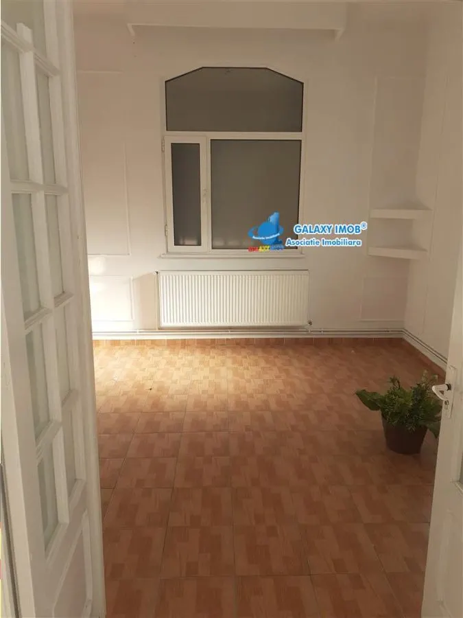 inch, VILA PARTER toate dotarile 200 mp si curte 500 mp NORD stradala - foto 3