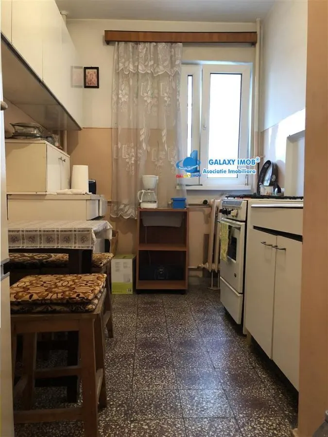APARTAMENT 3 CAMERE -VANZARE -67000 EURO DRUMUL TABEREI STR.SIBIU - foto 1