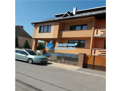 Sighetu Marmatiei, str.Tisei, vila P+2+M de vanzare - Sighetu Marmatiei