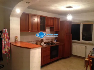 De inchiriat apartament cu 3 camere conf 1 dec ultracentral - Pitesti