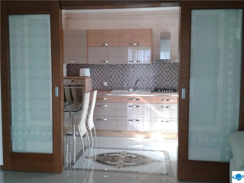 DE inchiriat apartament de lux cu garaj - foto 3