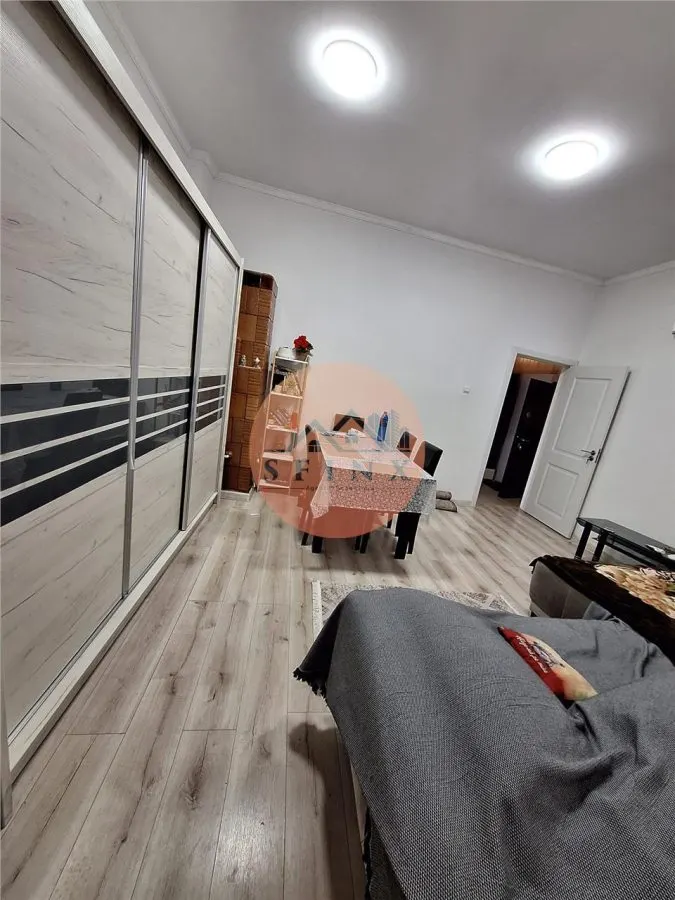 Casa Str. Democratiei - foto 1