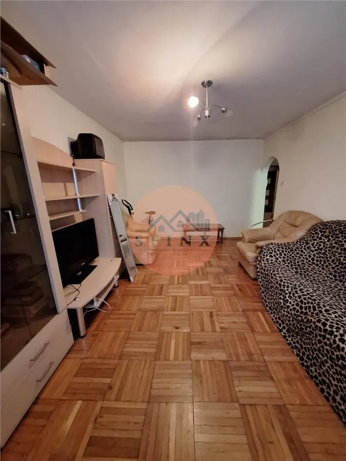 2 decomandate Piata Centrala etaj 1 - foto 1