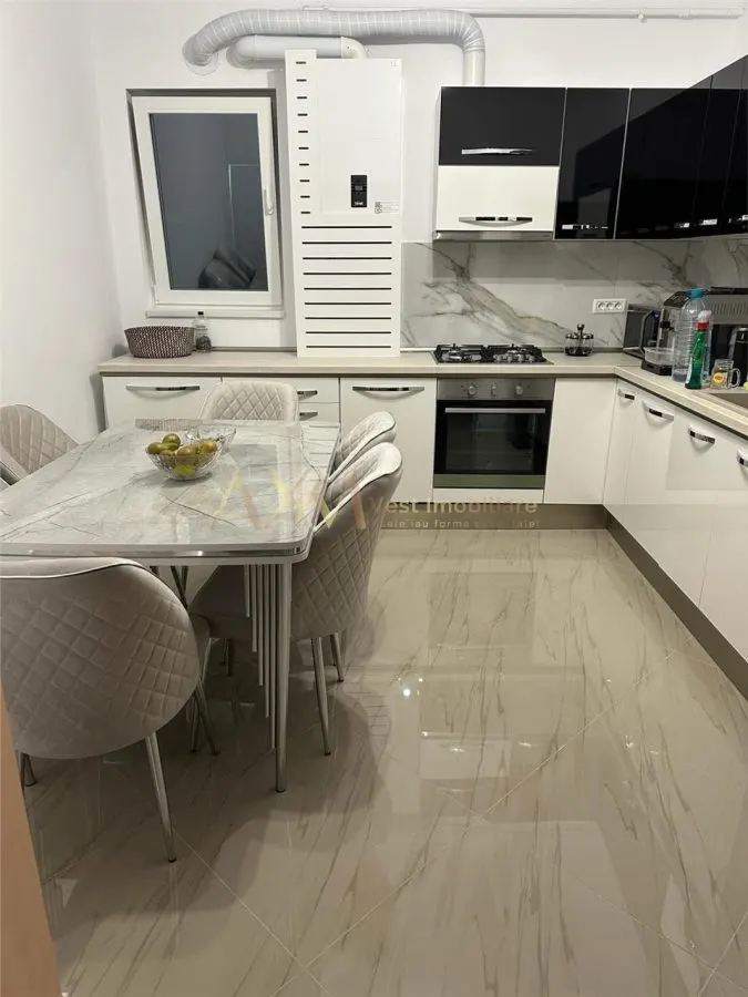 Vanzare apartament 2 camere - foto 2