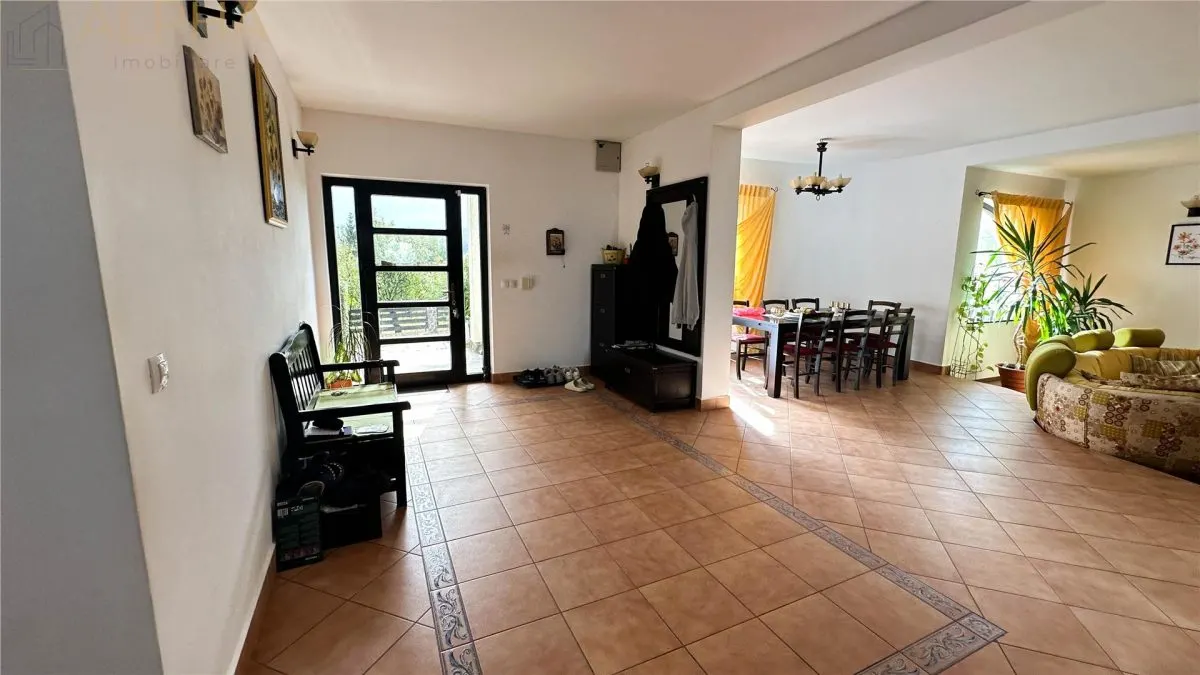 Casa Spatioasa 5 Camere, 325mp utili si Foisor, Teren 534mp - foto 16