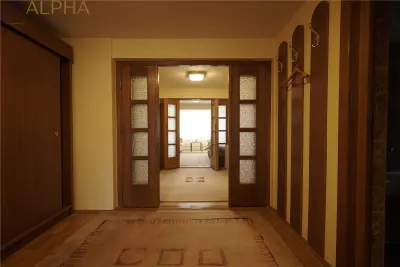 Vila eleganta cu piscina, teren generos si finisaje de calitate - foto 11