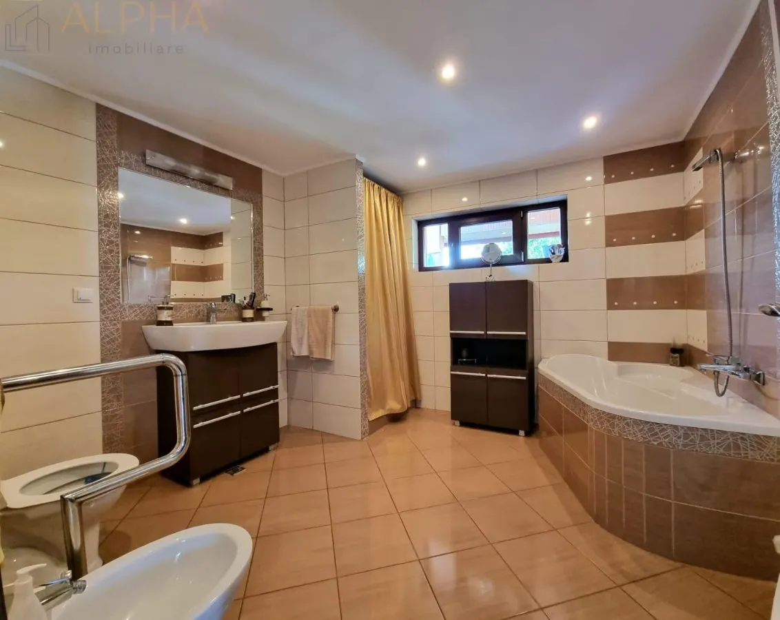 Casa de vanzare, zona Mosilor - foto 1