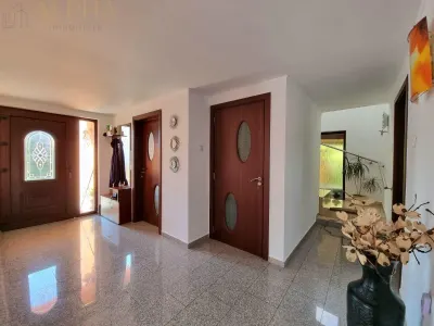 Casa de vanzare, zona Mosilor - foto 4