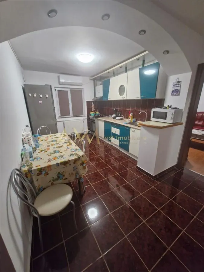 Vanzare apartament 3 camere - foto 4
