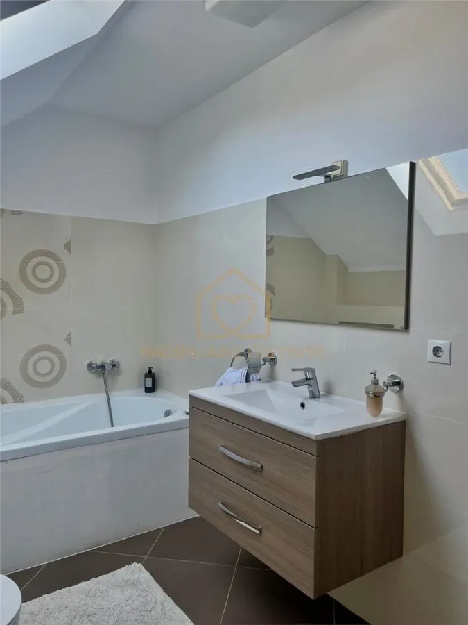 Casa cu 4 camere si garaj - foto 12