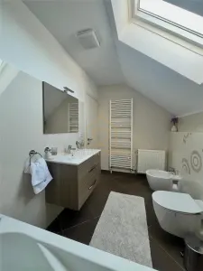 Casa cu 4 camere si garaj - foto 5