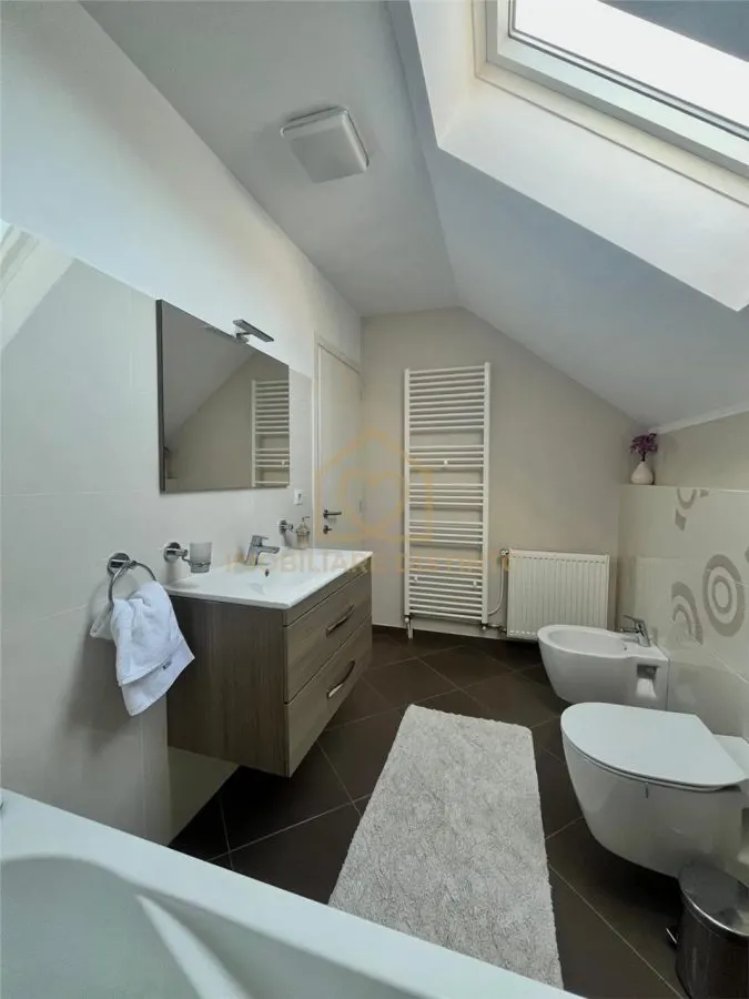 Casa cu 4 camere si garaj - foto 5