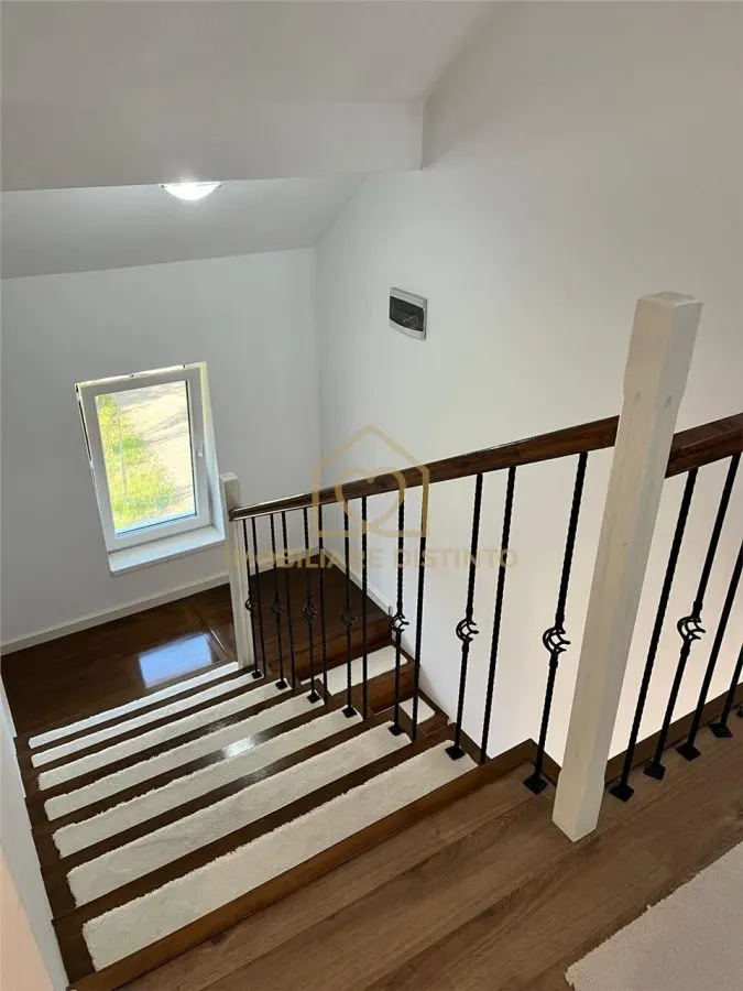 Casa cu 4 camere si garaj - foto 6