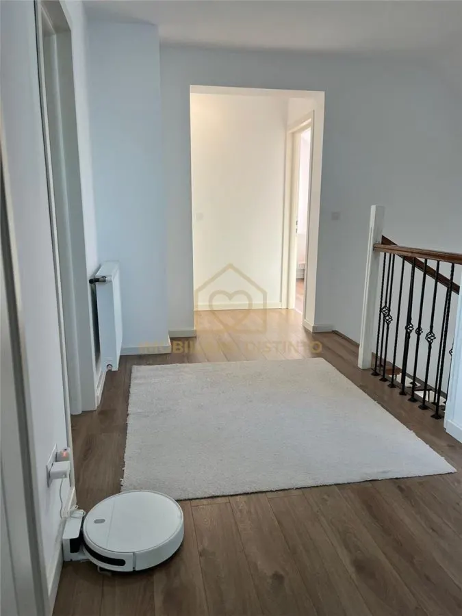 Casa cu 4 camere si garaj - foto 7