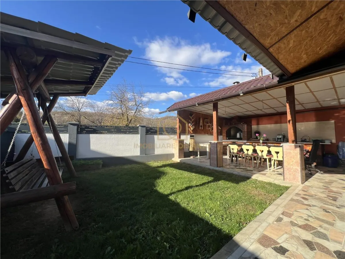 Casa si garaj cu 4 camere - foto 3