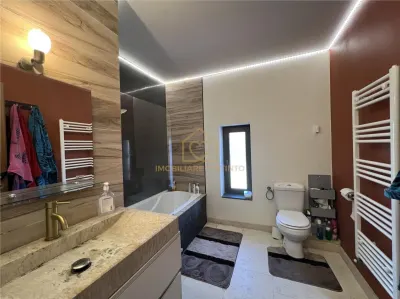 Casa si garaj cu 4 camere - foto 4