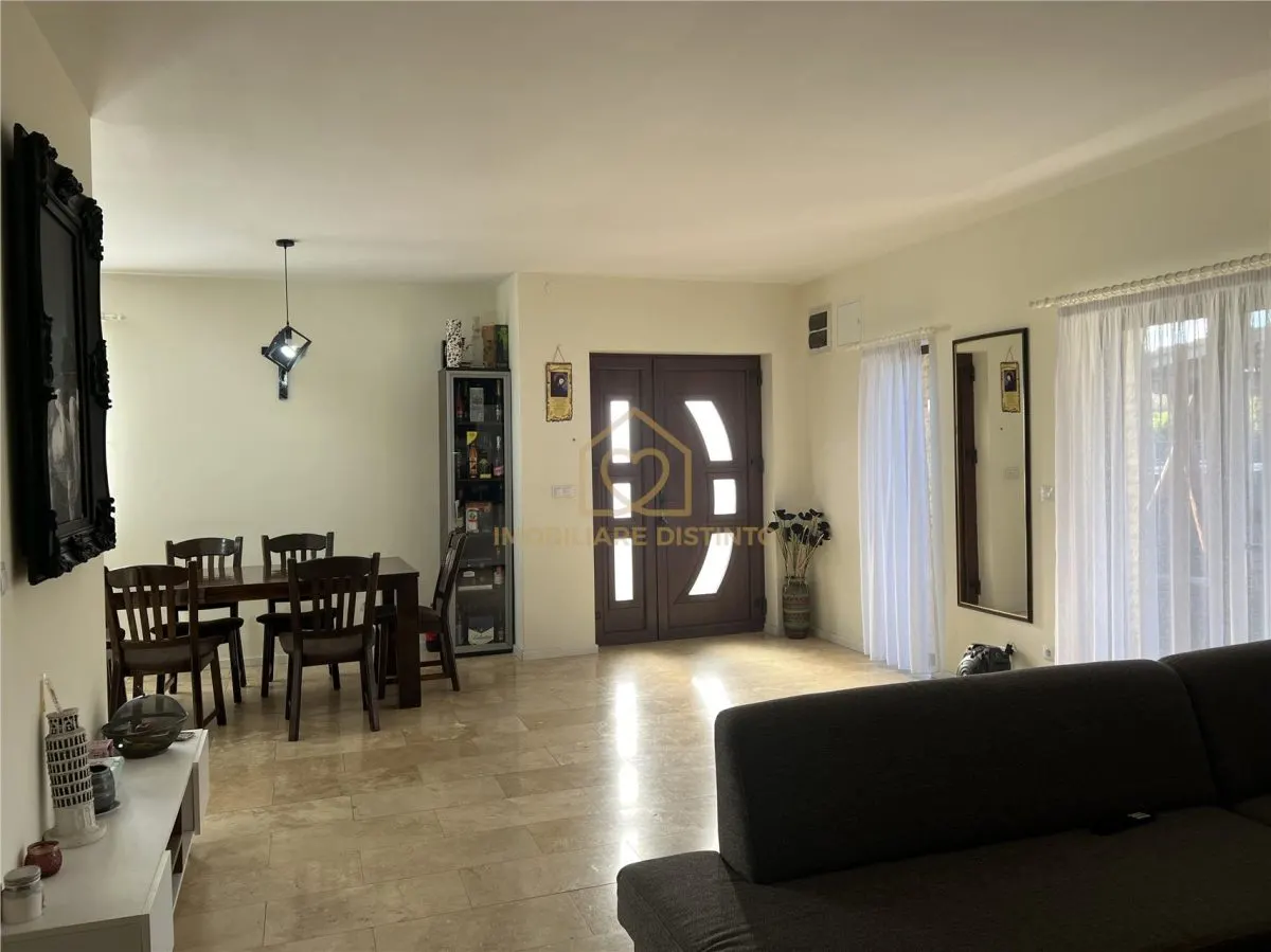 Casa si garaj cu 4 camere - foto 5