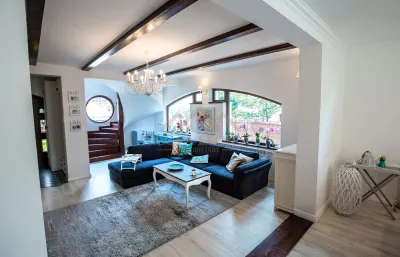 Villa de Vanzare / Proprietate Exclusiva in Zona Centrala a Zalaului - foto 2