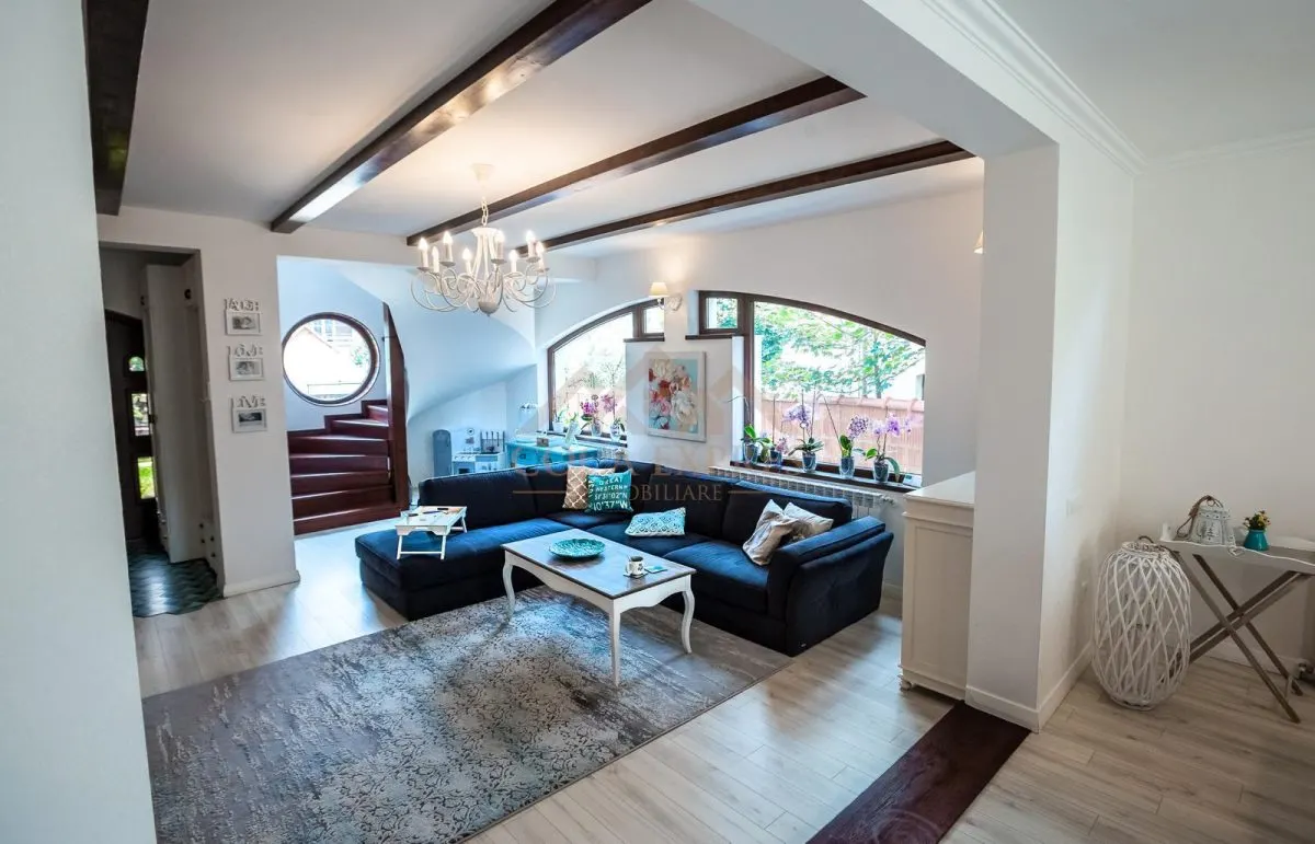 Villa de Vanzare / Proprietate Exclusiva in Zona Centrala a Zalaului - foto 2