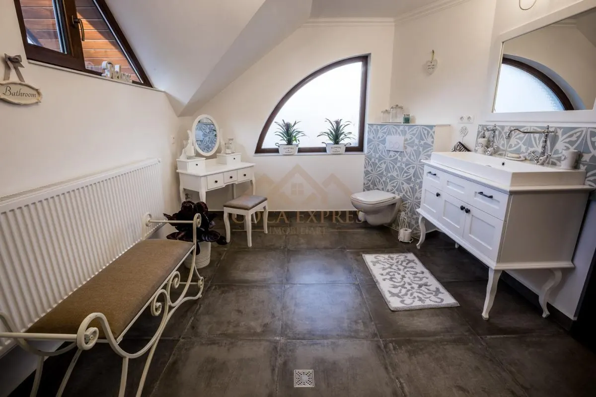 Villa de Vanzare / Proprietate Exclusiva in Zona Centrala a Zalaului - foto 14