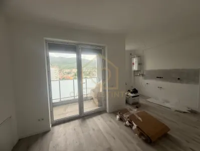 Apartament cu 3 camere finisat zona Cosbuc - foto 2