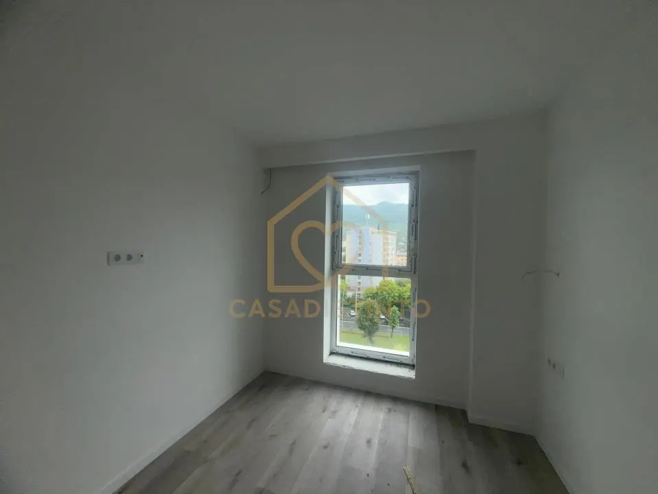 Apartament cu 3 camere finisat zona Cosbuc - foto 12
