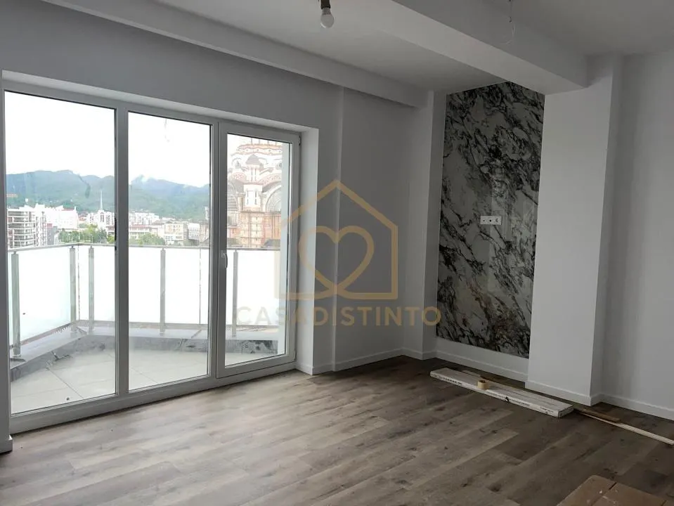 Apartament cu 3 camere zona Catedrala Bloc Nou - foto 1