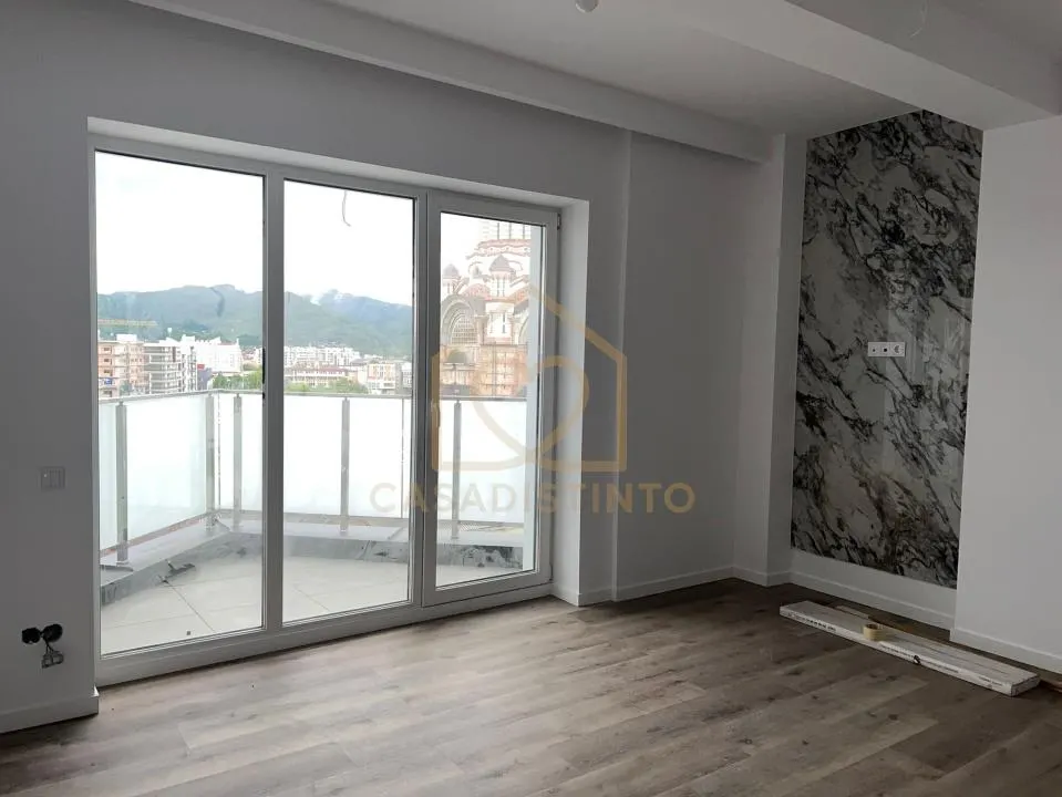 Apartament cu 3 camere zona Catedrala Bloc Nou - foto 4