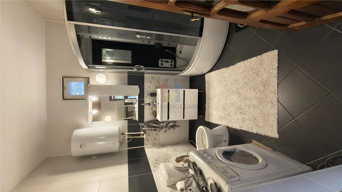 Constructie 2011  VILA P+1 Mobilata Centru (Rahovei-C Galati) 250mp utili 300mp teren - foto 14