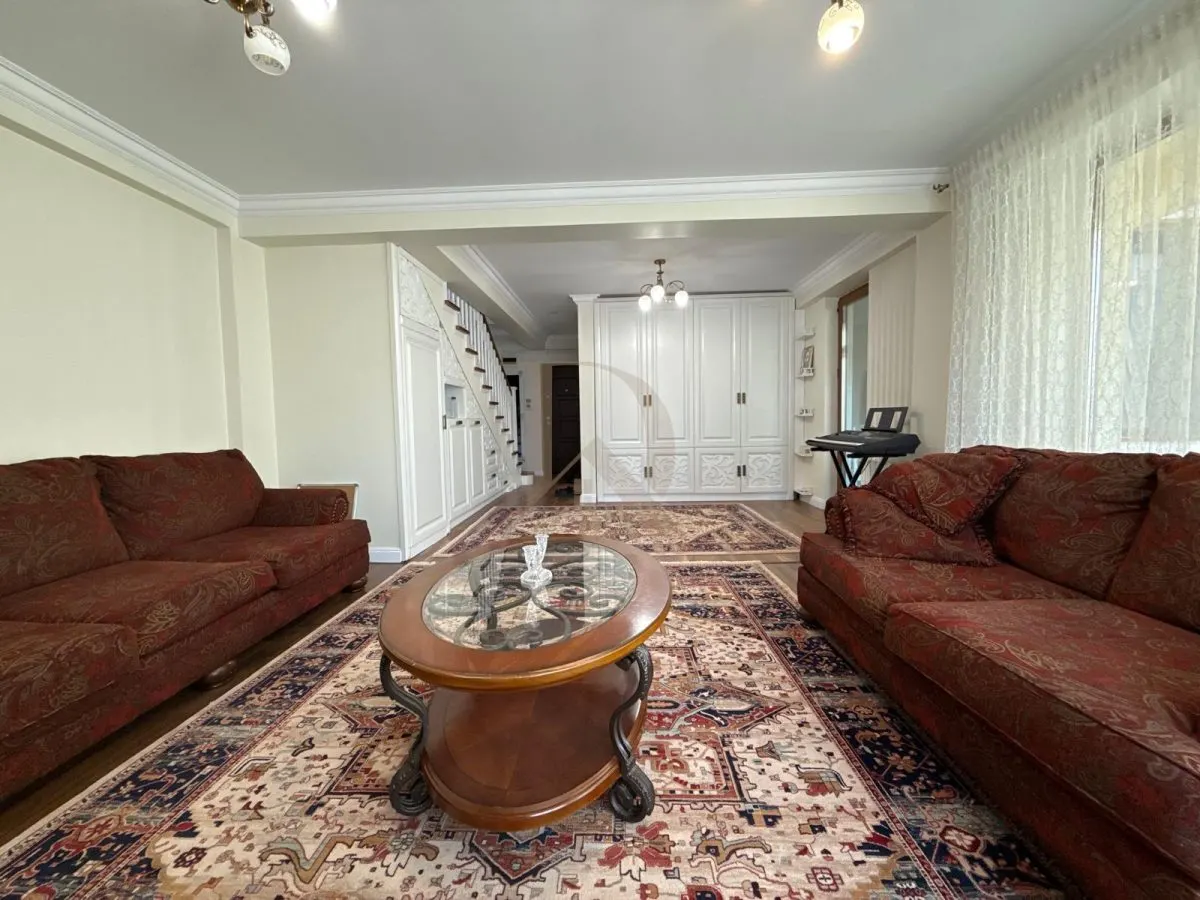 Apartament tip vila , 120 mp , zona Palas - foto 1