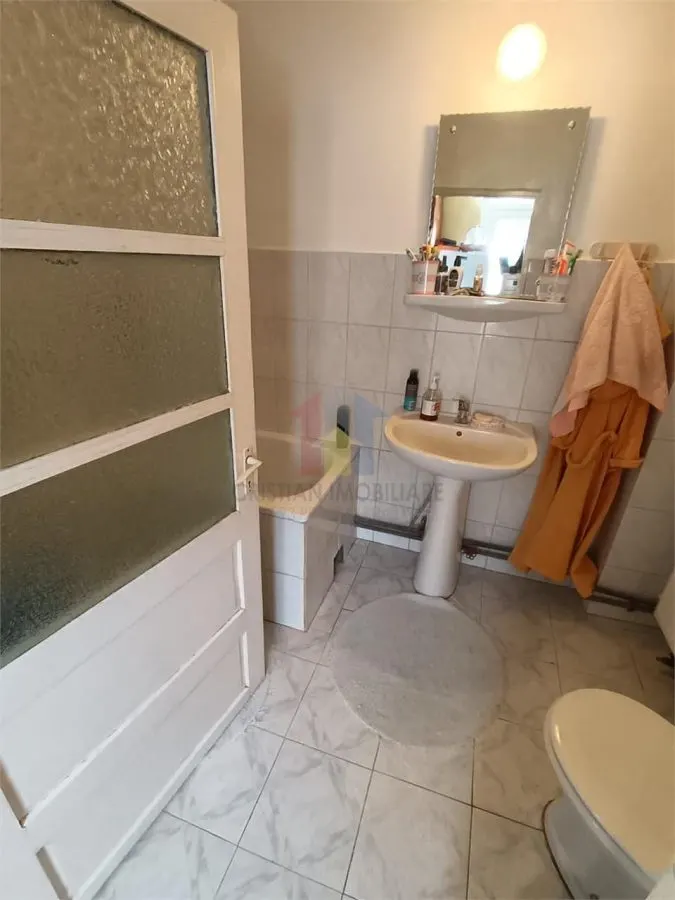 Casa pretabila 2 familii, 6 camere, teren 390 mp, zona Centrala - foto 19