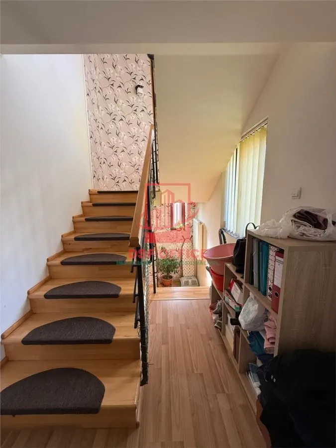 Vilă modernă D+P+E în Horpaz  realizată în regie proprie - foto 4