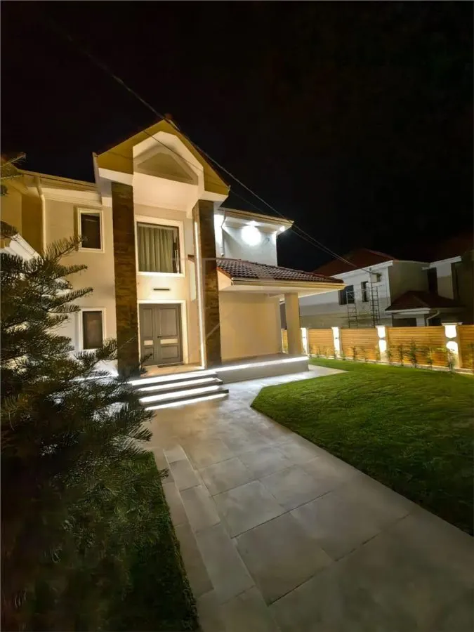Vila de lux cu piscina in inima Buciumului - foto 2