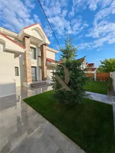 Vila de lux cu piscina in inima Buciumului - foto 5