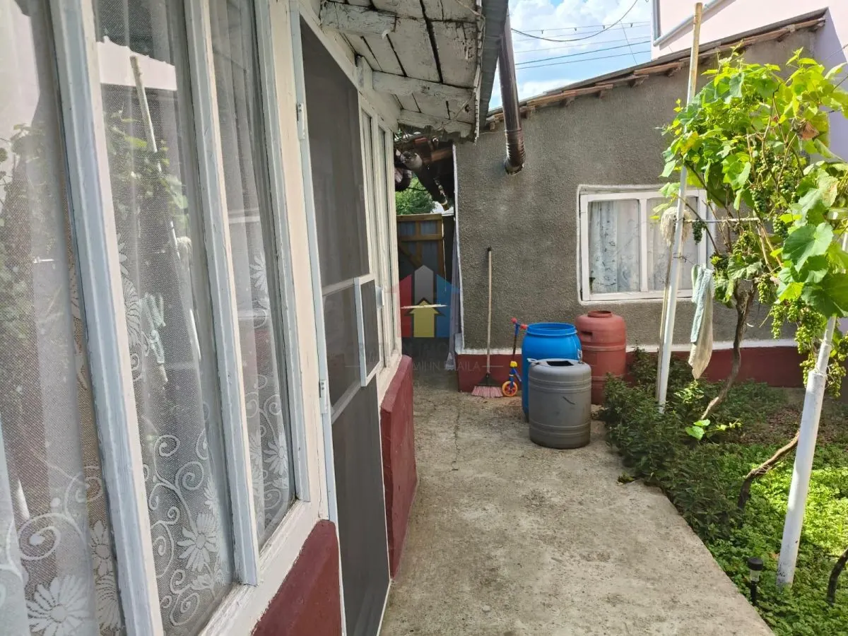 Radu Negru - Buzaului, Casa 4 cam Teren - 264 mp - foto 1
