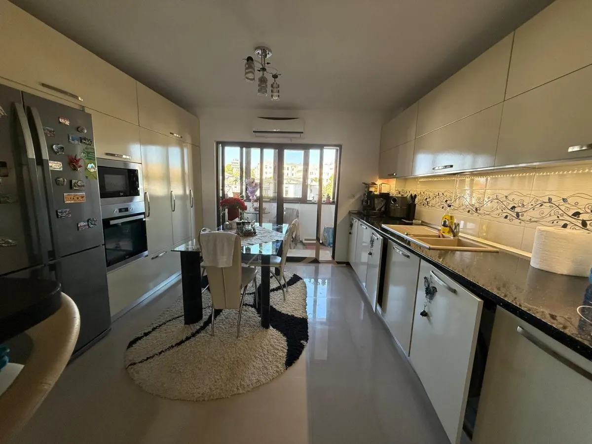 Copou - Casa Armatei , 4 camere , 108 mp , Garaj+Boxa in proprietate! - foto 11