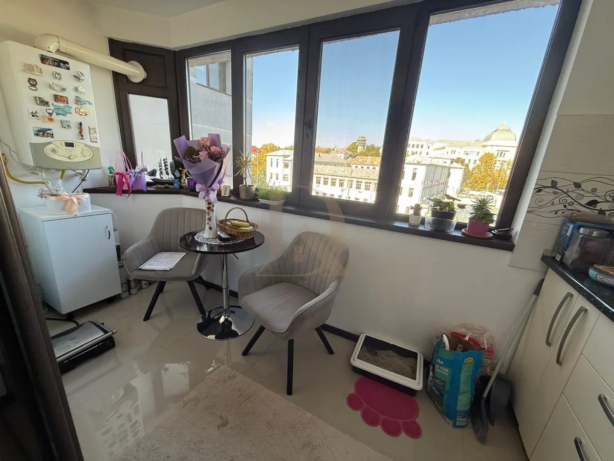 Copou - Casa Armatei , 4 camere , 108 mp , Garaj+Boxa in proprietate! - foto 12